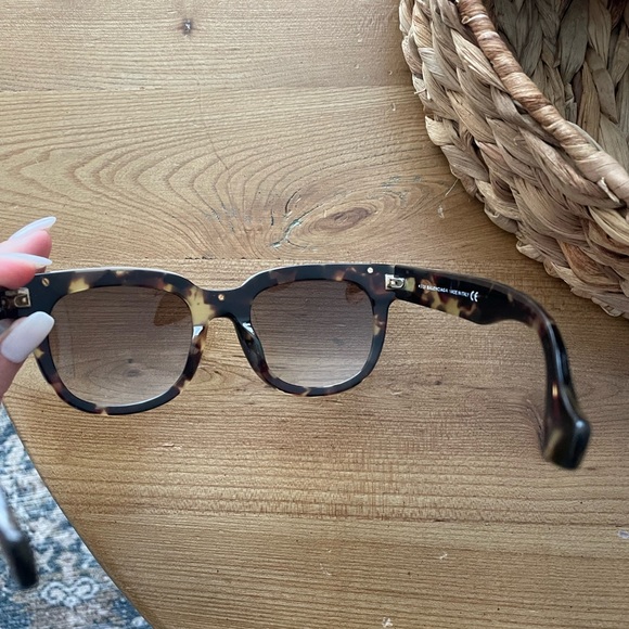 Balenciaga Ladies Sunglasses 🕶️ - Picture 4 of 7